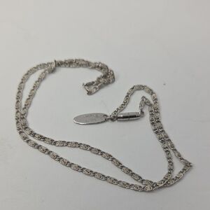 Vintage Whiting & Davis silver-tone chain necklace features a delicate curb link